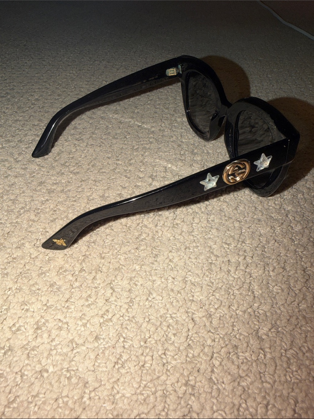 Gucci Black Cat-Eye Sunglasses with Star Details and Gold Logo - Picture 2 of 5